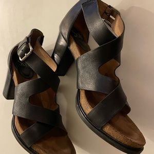 Sofft black chunky stacked heel strappy leather